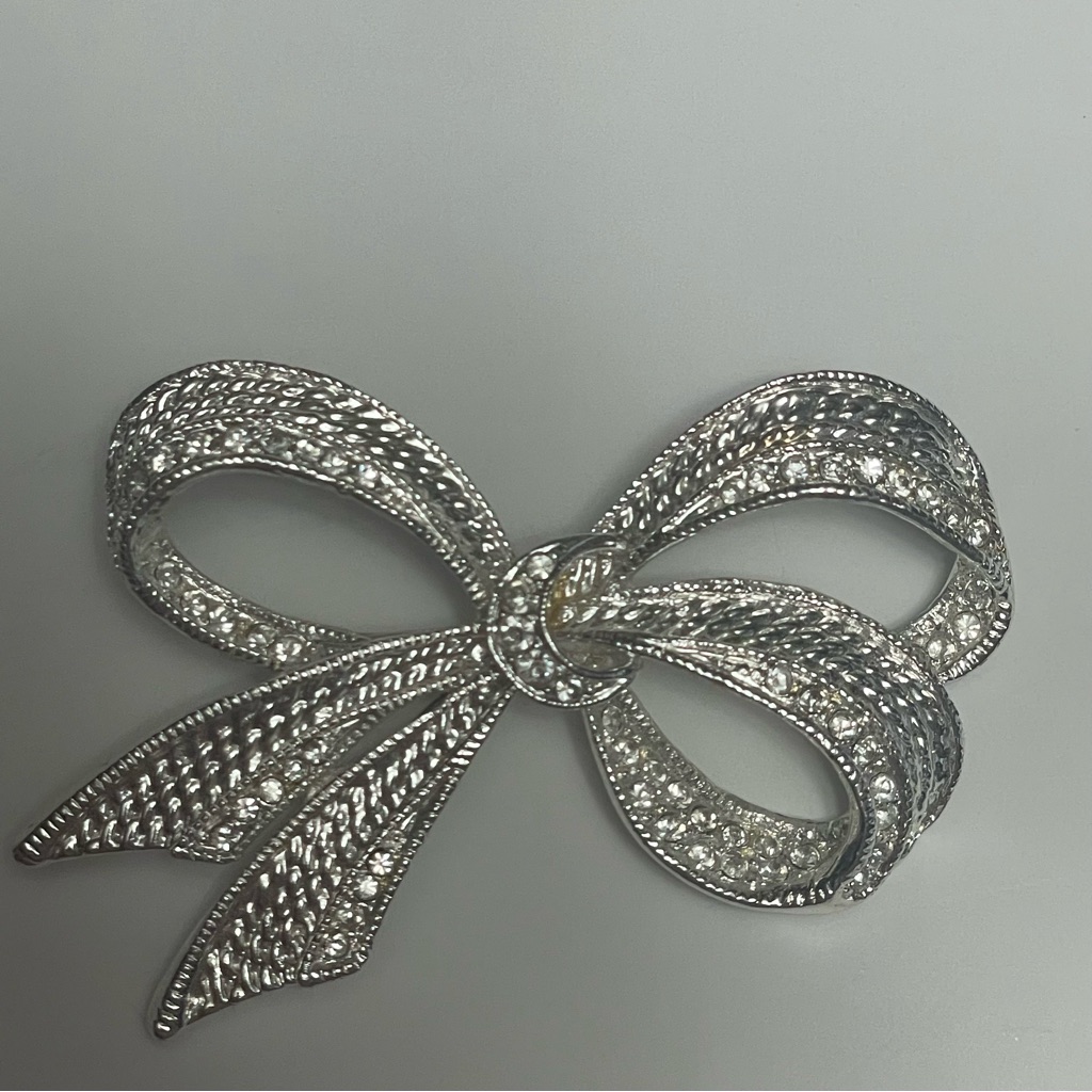 Vintage Roman Elegant Silver Bow Brooch Pin With Rhinestones 18$